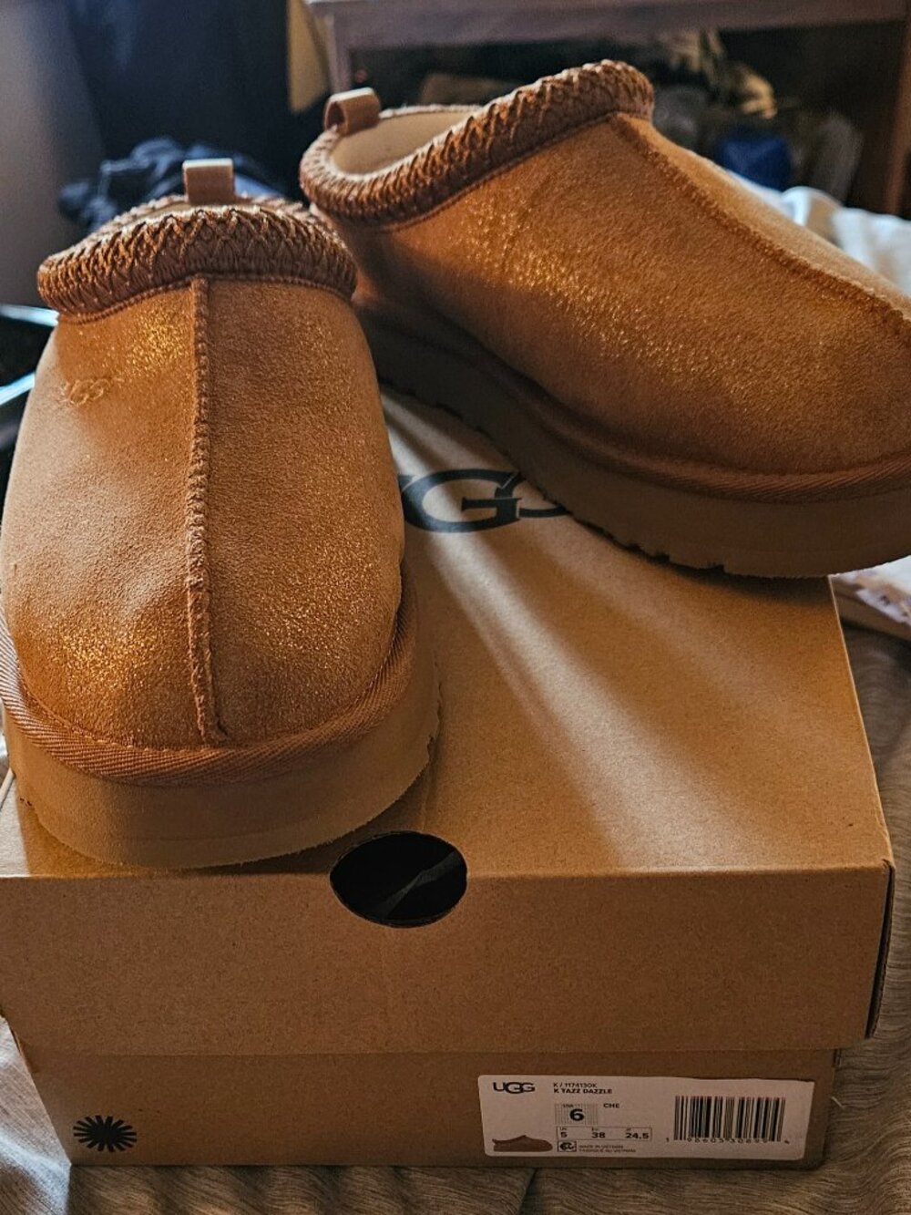 UGG TAZZ NWT AND BOX